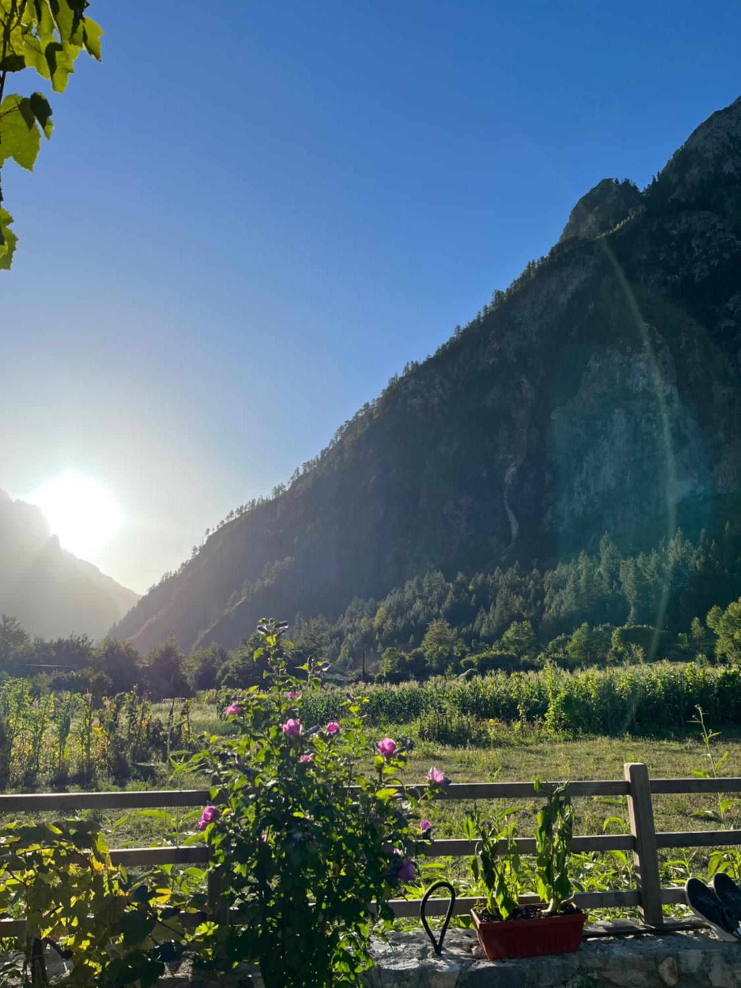 Guesthouse Gezim Selimaj Valbone Bagian luar foto